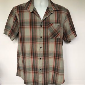 VOLCOM men’s button down plaid shirt
